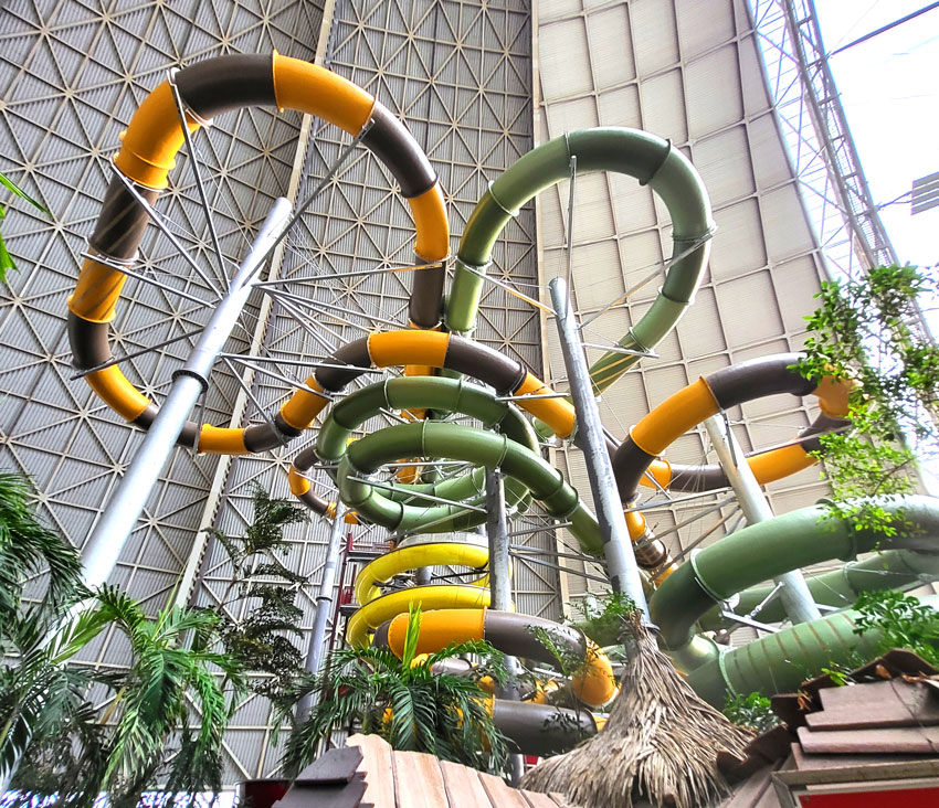 Tropical-Islands---Double-Racer-waterglijbaan_1