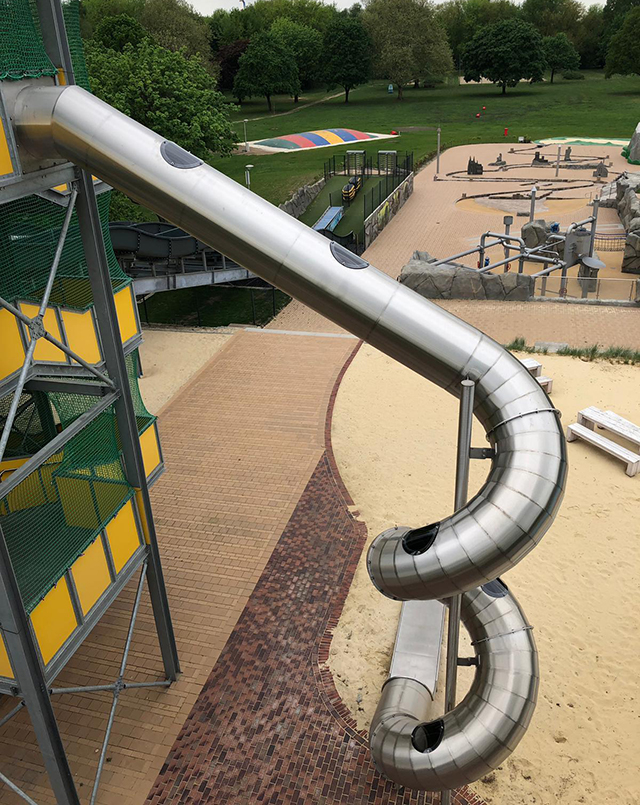 640px-Watergames-&-More-Solimare-rvs-glijbaan freibad solimare