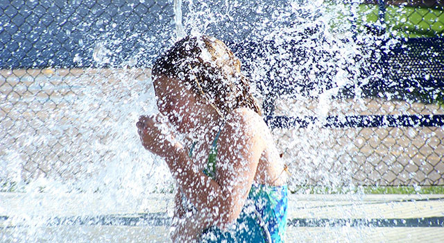 Waterplay_Watergames-&-More_Spray-Park_Sfeerbeeld-kind-(1)