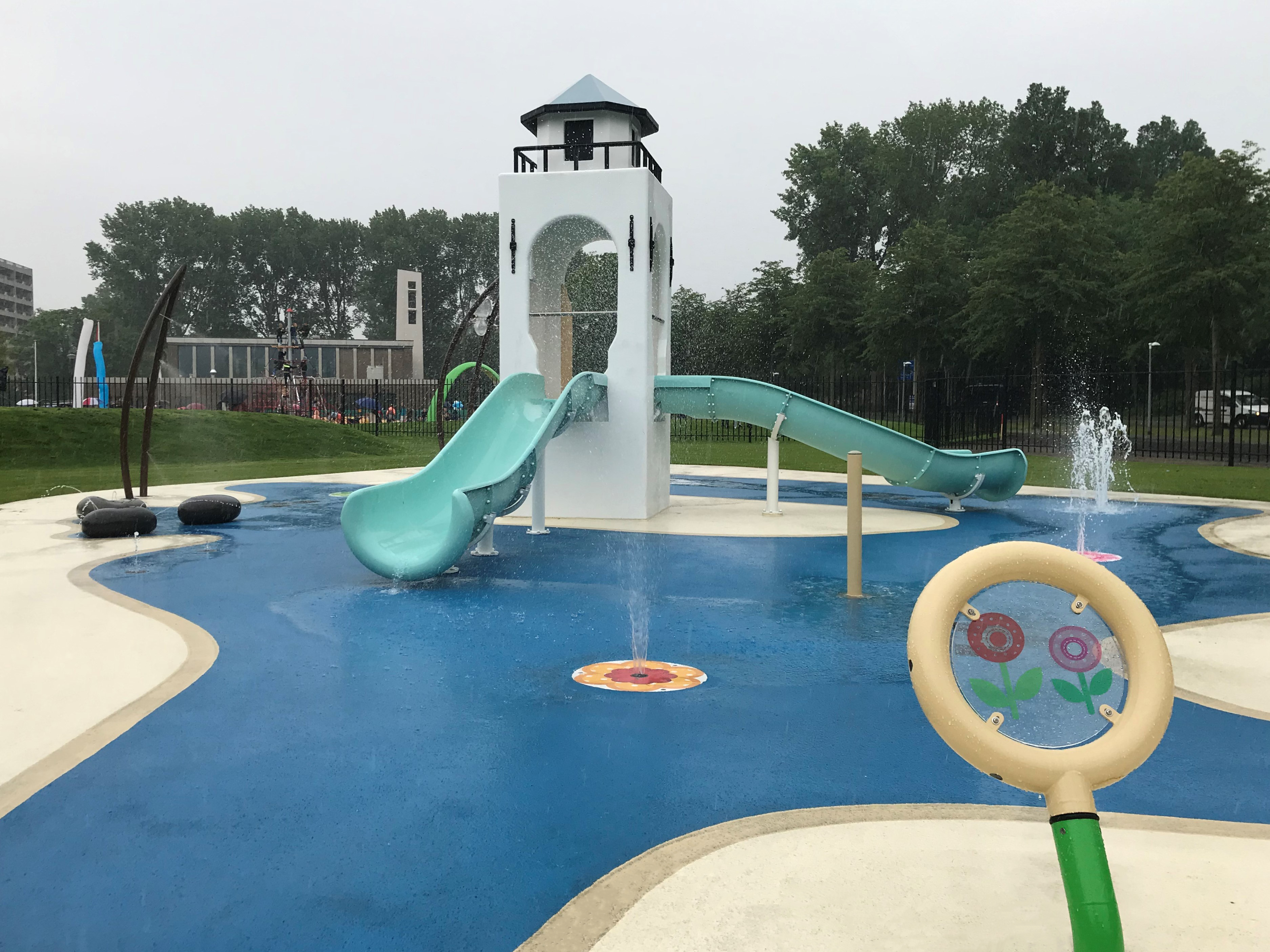 Watergames & More Spray Park En Kinderglijbanen Zijaanzicht Aquamar Katwijk