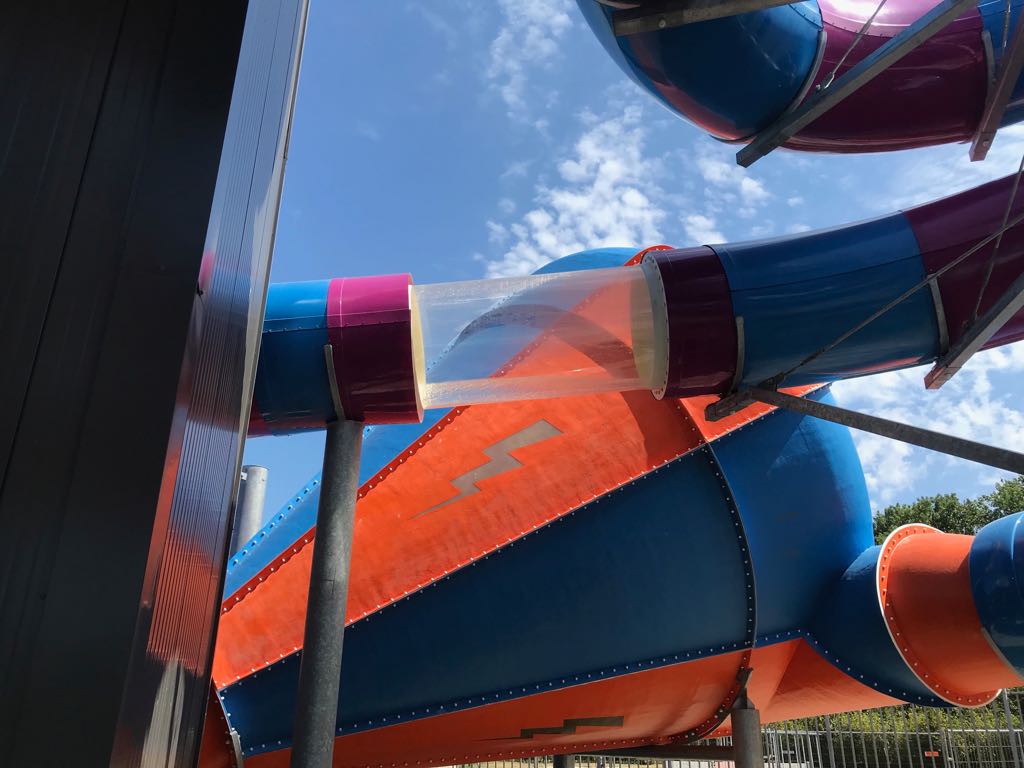 Watergames & More_Challenger_Dazzler_Transparante buis_Zwembad de Blauwe Golf