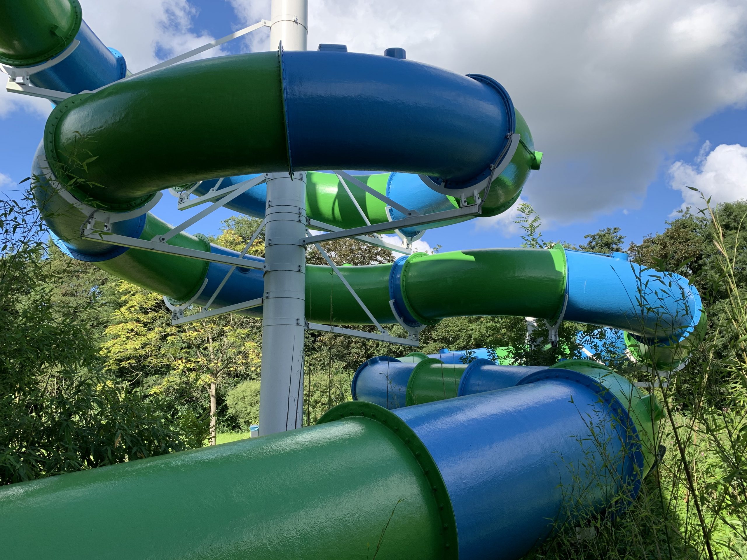 Watergames & More Waterglijbaan Challenger Zwembad Groenoord Buitenaanzicht