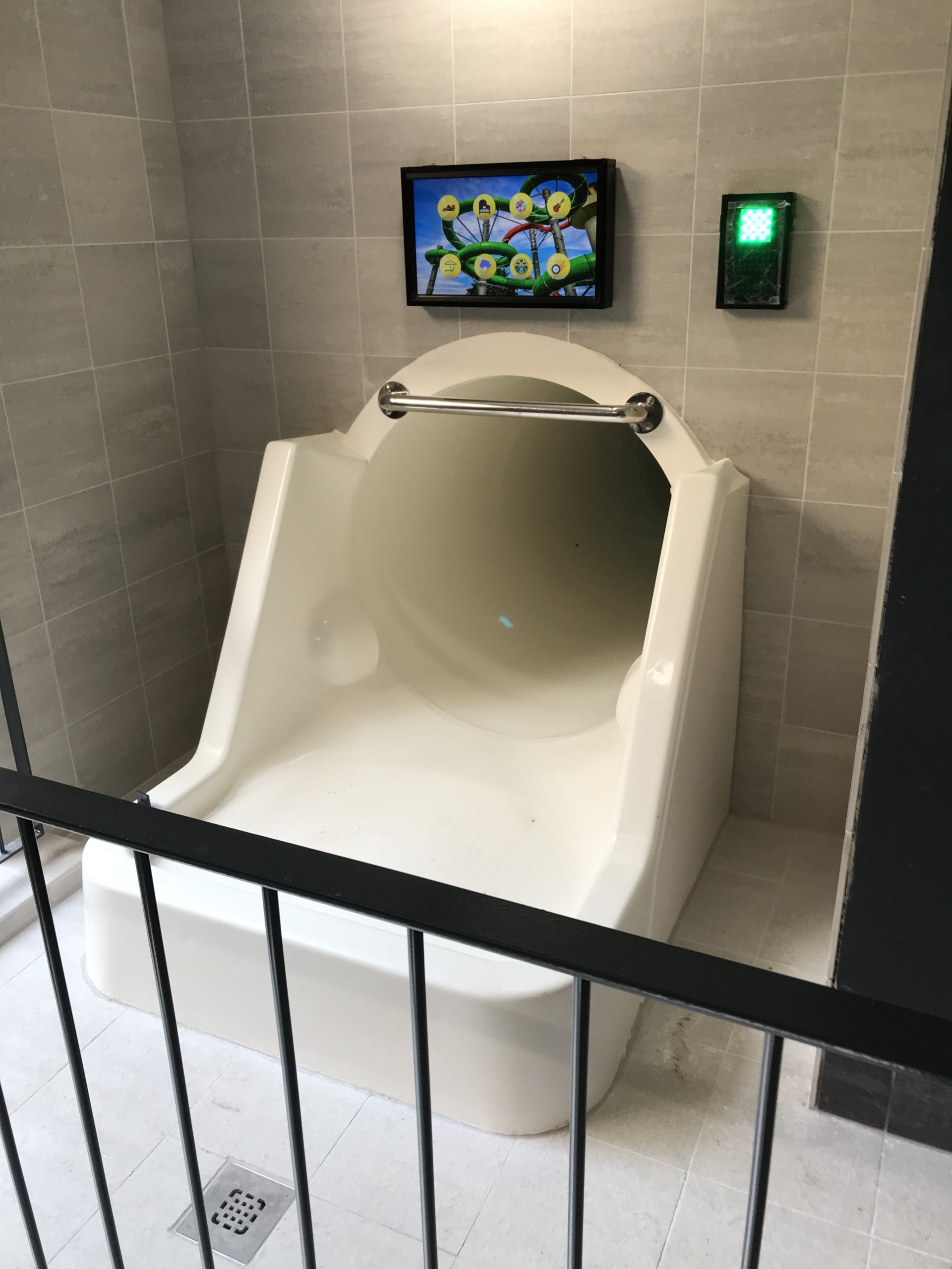 Watergames & More Waterglijbaan Challenger Zwembad Ronse België Start Unit Met Multimedia (3)