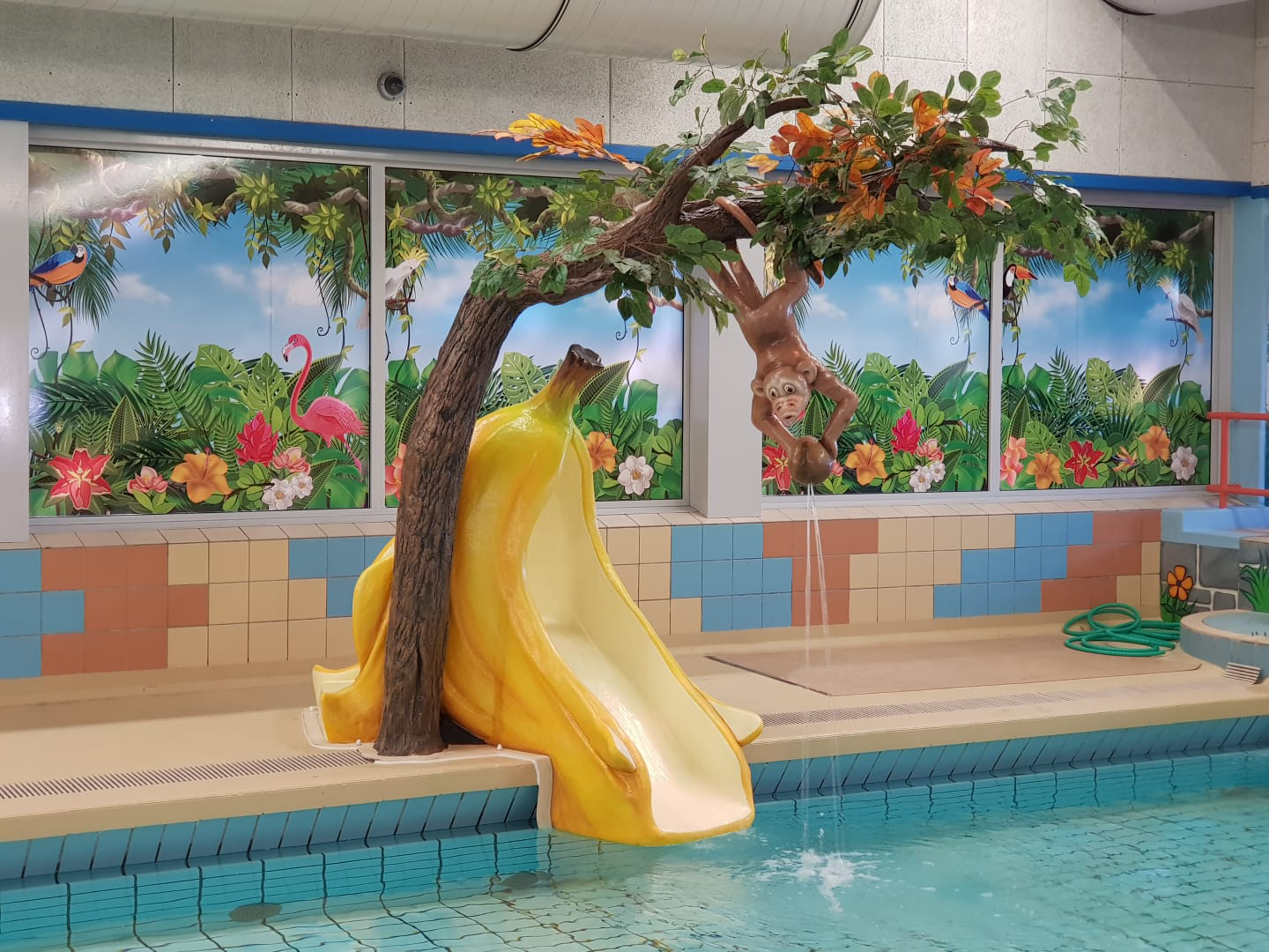 Watergames & More Waterglijbaan 1.1 Maatwerk Banaan Zwembad De Wiel Schagen