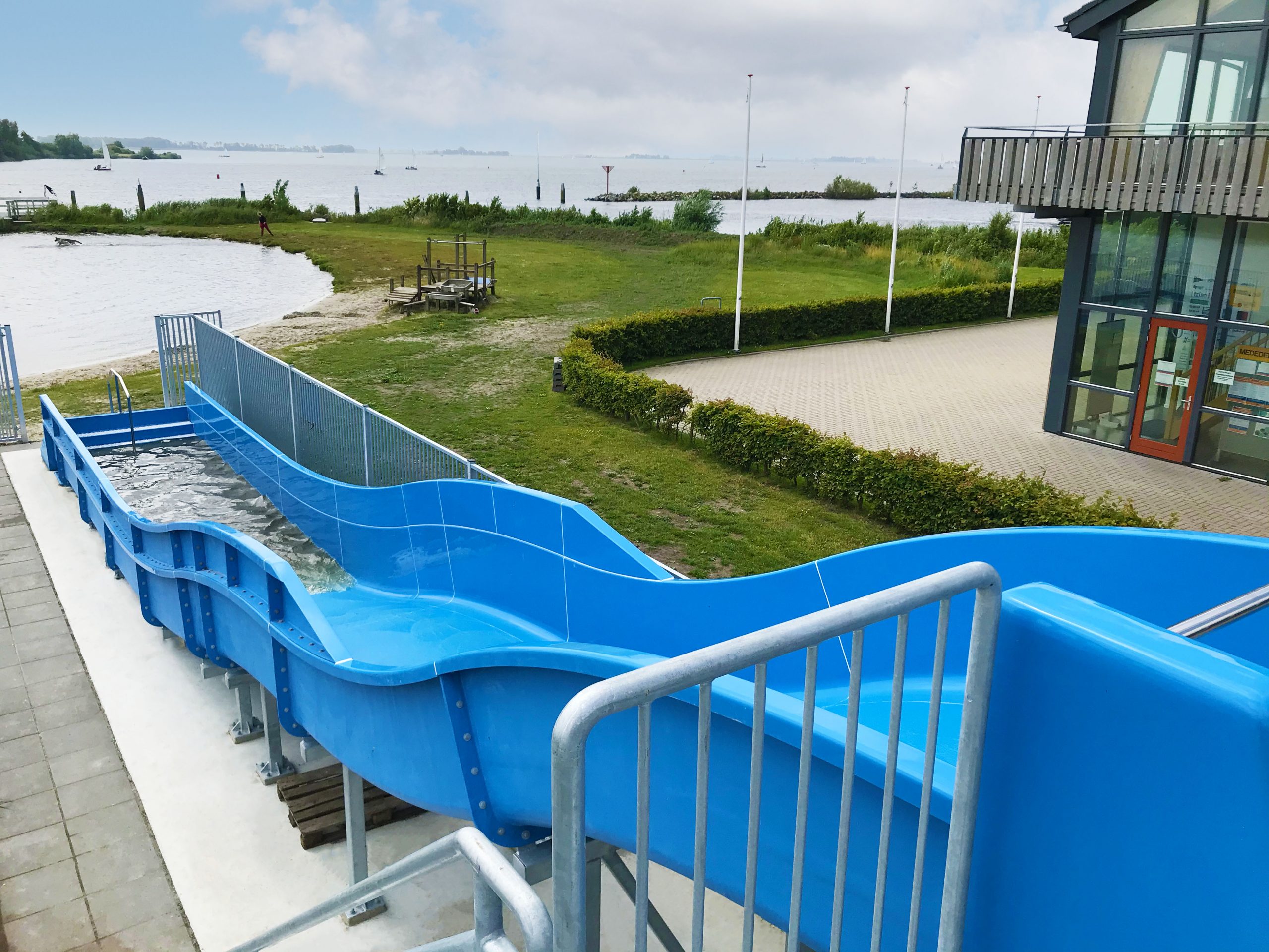 Watergames & More_Waterglijbaan_WaveRider_Strand Heeg (6)