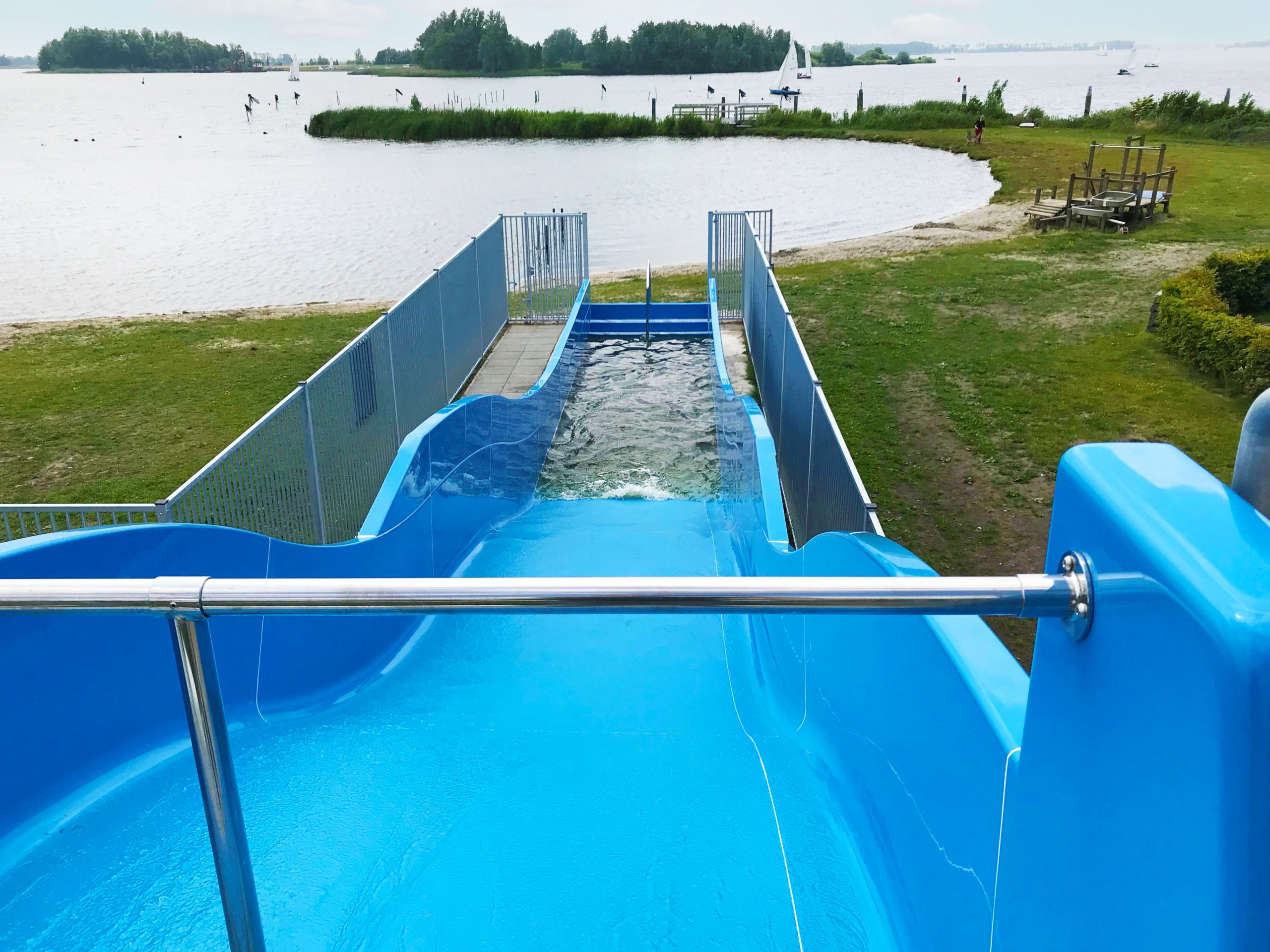 Watergames & More_Waterglijbaan_WaveRider_Strand Heeg (4)