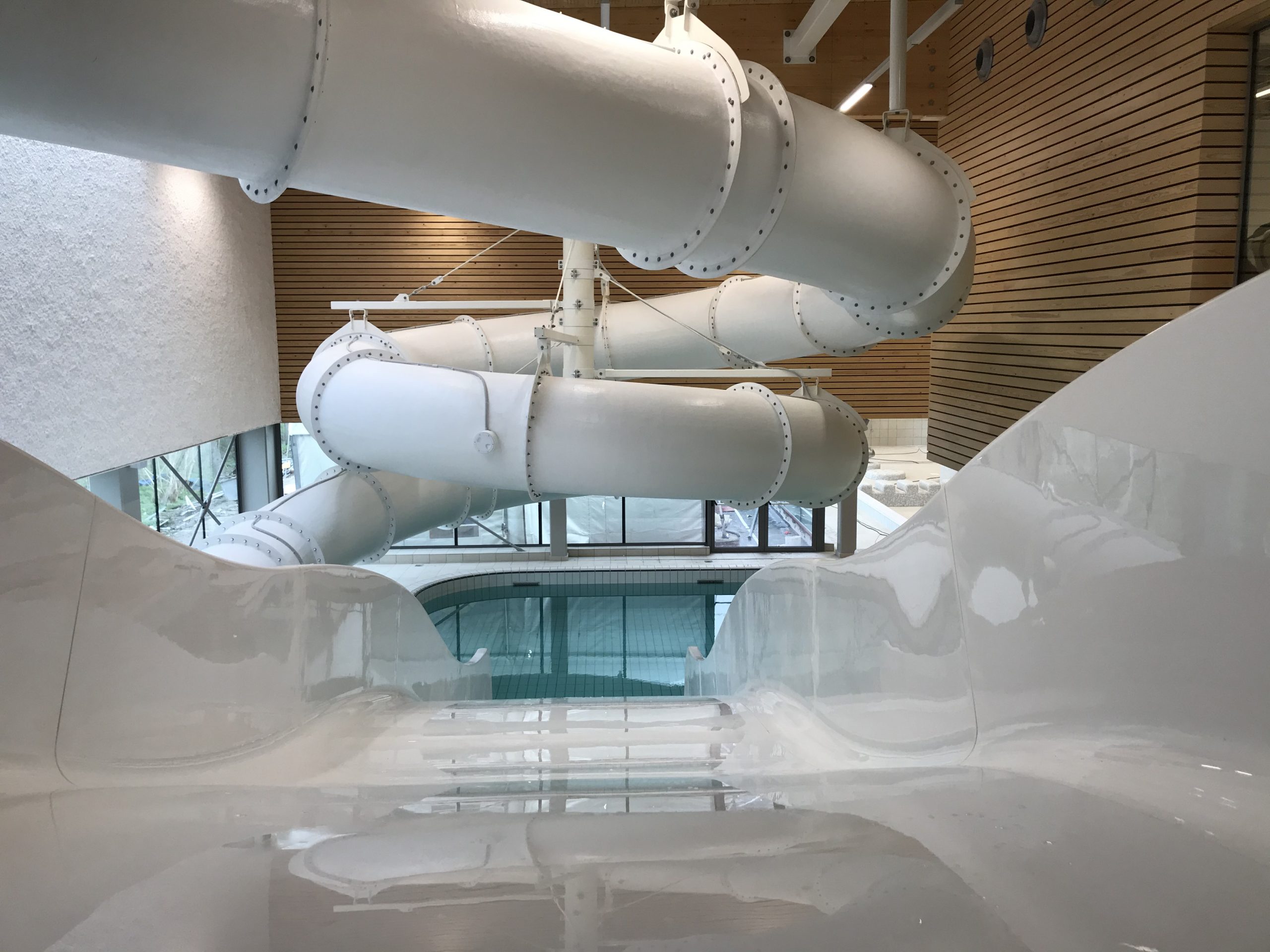 Watergames & More_Zwembad Oostende_Waterglijbanen_Challenger_WaveRider_(2)